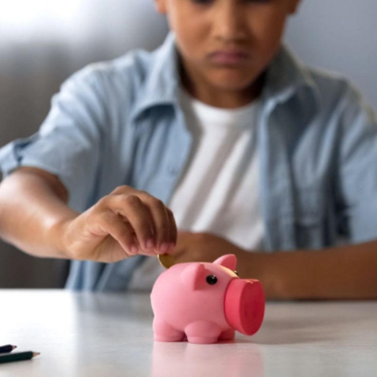 El sorprendente impacto de enseñar alfabetización financiera en la escuela